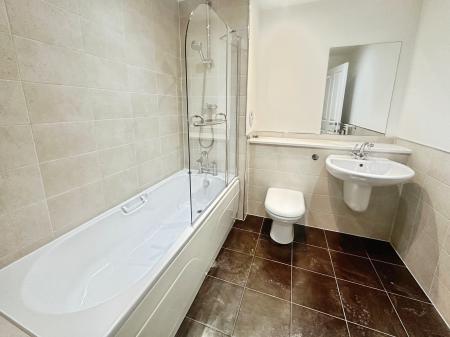 2 bedroom Flat to let in Gourlay Yard, Dundee, DD1