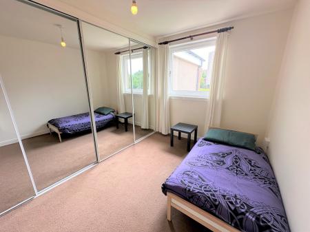 2 bedroom Flat to let in Charleston Drive, Dundee, DD2