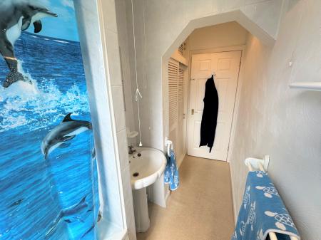 2 bedroom Flat to let in Charleston Drive, Dundee, DD2