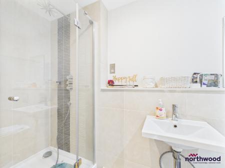 2 bedroom Flat for sale in Hartington Place, Eastbourne, BN21