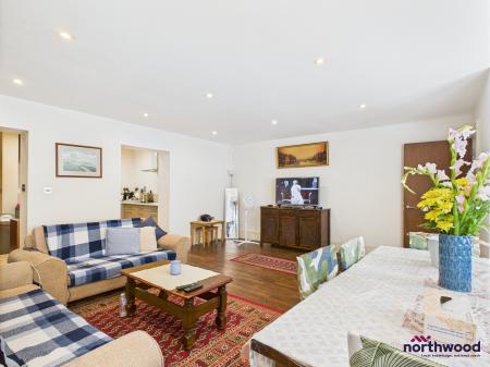 2 bedroom Flat for sale in Hartington Place, Eastbourne, BN21