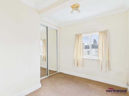 3 bedroom Flat for sale in Queens Gardens, Eastbourne, BN21