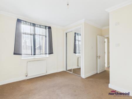 3 bedroom Flat for sale in Queens Gardens, Eastbourne, BN21
