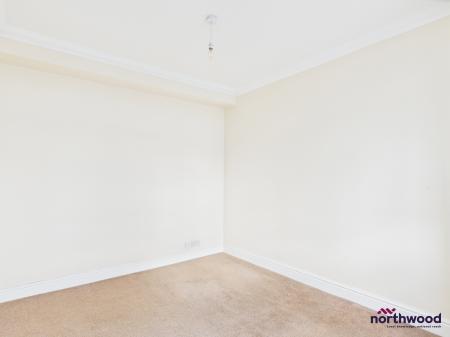 3 bedroom Flat for sale in Queens Gardens, Eastbourne, BN21