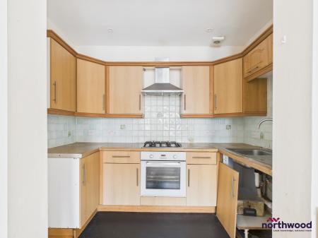 3 bedroom Flat for sale in Queens Gardens, Eastbourne, BN21