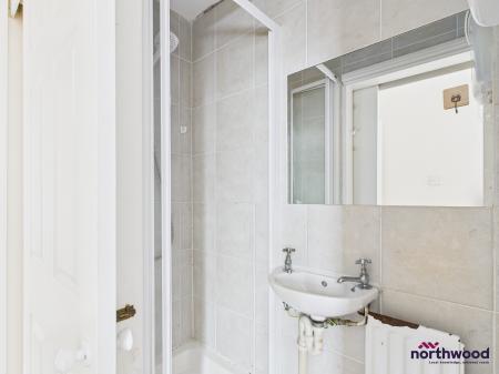 3 bedroom Flat for sale in Queens Gardens, Eastbourne, BN21