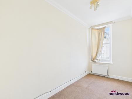 3 bedroom Flat for sale in Queens Gardens, Eastbourne, BN21