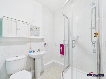 2 bedroom Flat for sale in Rusper Road, Horsham, RH12