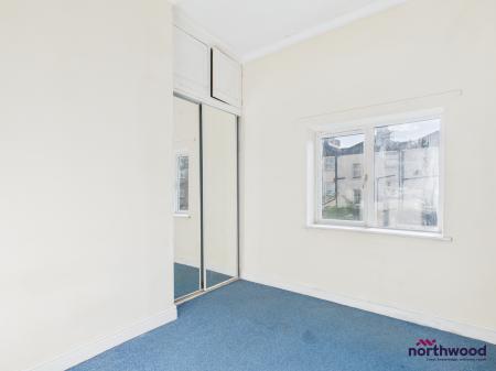 2 bedroom Flat for sale in Queens Gardens, Eastbourne, BN21