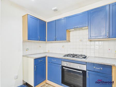 2 bedroom Flat for sale in Queens Gardens, Eastbourne, BN21