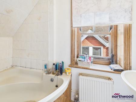 1 bedroom Flat for sale in Southfields Road, Eastbourne, BN21