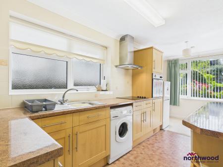 3 bedroom Flat for sale in Trinity Trees, Town Centre, Eastbourne, BN21