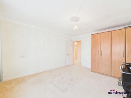 3 bedroom Flat for sale in Trinity Trees, Town Centre, Eastbourne, BN21