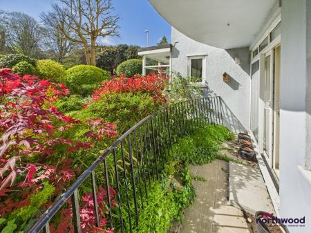 3 bedroom Flat for sale in Trinity Trees, Town Centre, Eastbourne, BN21