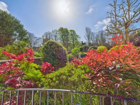 3 bedroom Flat for sale in Trinity Trees, Town Centre, Eastbourne, BN21