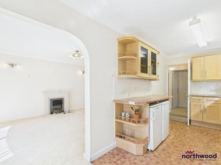 3 bedroom Flat for sale in Trinity Trees, Town Centre, Eastbourne, BN21