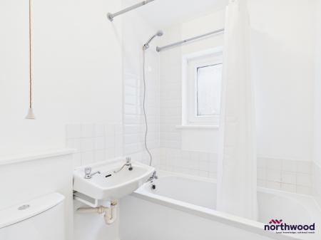 1 bedroom Studio flat to let in 169 Langney Road, Eastbourne, BN22