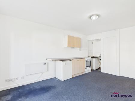1 bedroom Studio flat to let in 169 Langney Road, Eastbourne, BN22