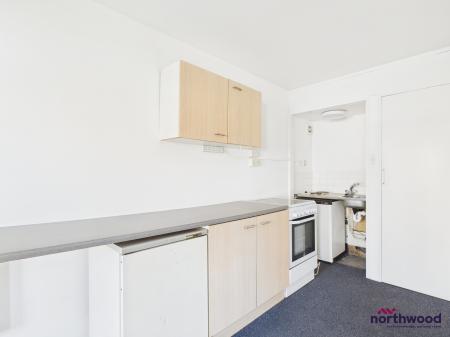 1 bedroom Studio flat to let in 169 Langney Road, Eastbourne, BN22