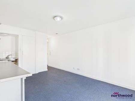 1 bedroom Studio flat to let in 169 Langney Road, Eastbourne, BN22