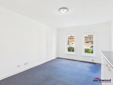 1 bedroom Studio flat to let in 169 Langney Road, Eastbourne, BN22