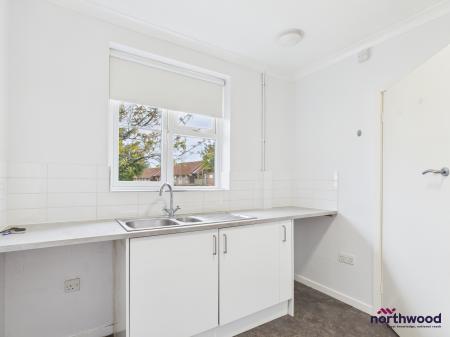 1 bedroom Bungalow to let in Farlaine Road, Willingdon, Eastbourne, BN21