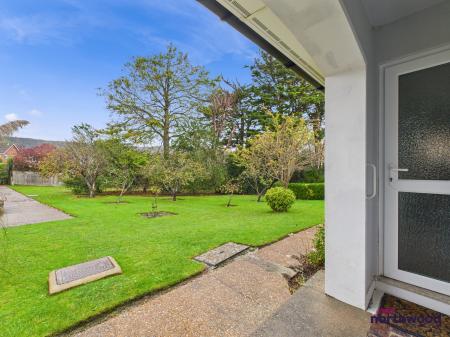 1 bedroom Bungalow to let in Farlaine Road, Willingdon, Eastbourne, BN21