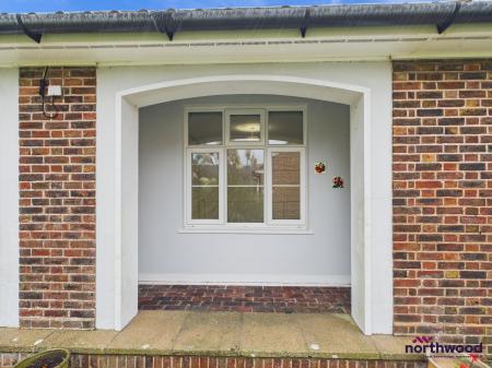 1 bedroom Bungalow to let in Farlaine Road, Willingdon, Eastbourne, BN21