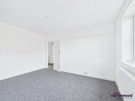 2 bedroom Flat to let in Roselands Avenue, Roselands, Eastbourne, BN22