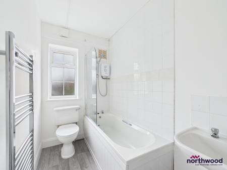 2 bedroom Flat to let in Roselands Avenue, Roselands, Eastbourne, BN22