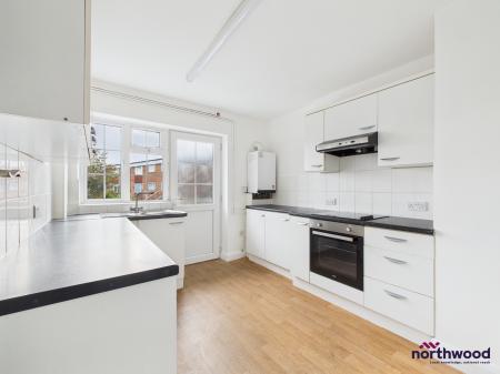 2 bedroom Flat to let in Roselands Avenue, Roselands, Eastbourne, BN22