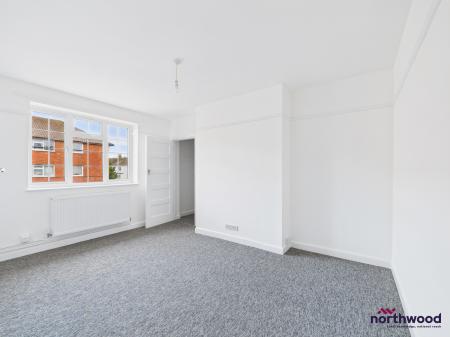 2 bedroom Flat to let in Roselands Avenue, Roselands, Eastbourne, BN22