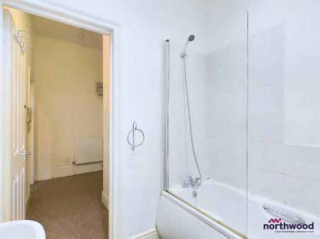 1 bedroom Flat to let in Seaside, Eastbourne, BN22