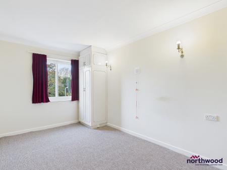 1 bedroom Flat to let in The Avenue, Eastbourne, BN21