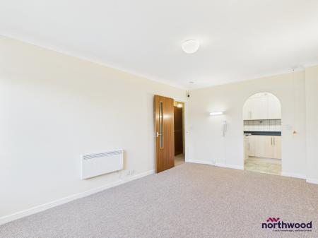 1 bedroom Flat to let in The Avenue, Eastbourne, BN21