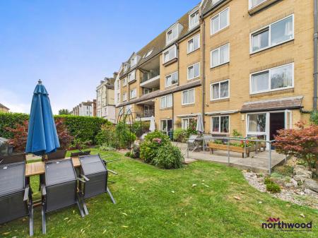 1 bedroom Flat to let in The Avenue, Eastbourne, BN21