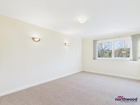 1 bedroom Flat to let in The Avenue, Eastbourne, BN21