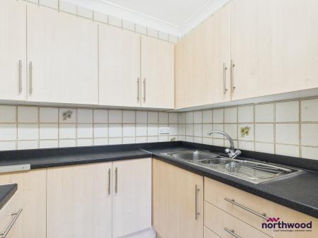 1 bedroom Flat to let in The Avenue, Eastbourne, BN21