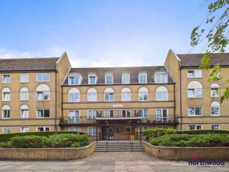 1 bedroom Flat to let in The Avenue, Eastbourne, BN21