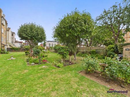 1 bedroom Flat to let in The Avenue, Eastbourne, BN21