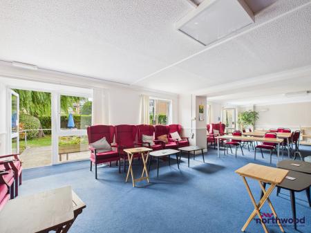 1 bedroom Flat to let in The Avenue, Eastbourne, BN21