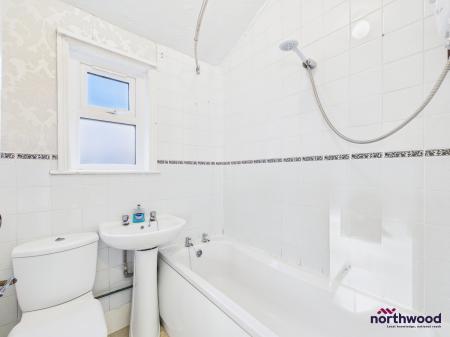 3 bedroom Terraced House to let in Channel View Road, Redoubt, Eastbourne, BN22