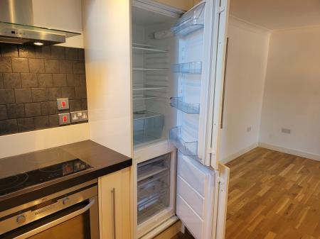 2 bedroom Flat to let in Grassington Road, Lower Meads, Eastbourne, BN20