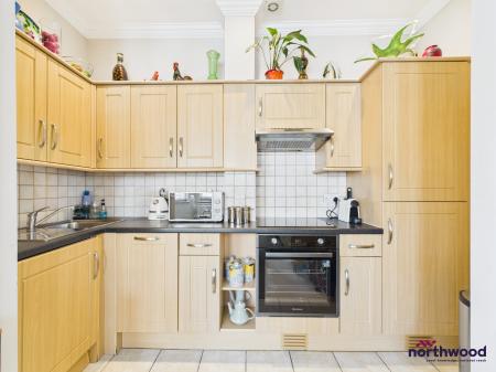 1 bedroom Maisonette to let in Chiswick Place, Eastbourne, BN21