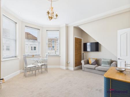 1 bedroom Maisonette to let in Chiswick Place, Eastbourne, BN21