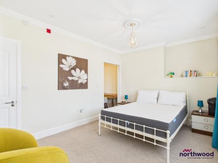 1 bedroom Maisonette to let in Chiswick Place, Eastbourne, BN21