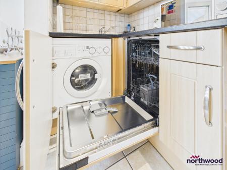 1 bedroom Maisonette to let in Chiswick Place, Eastbourne, BN21