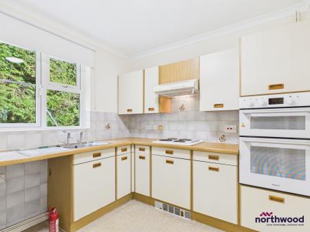 1 bedroom Bungalow to let in Farlaine Road, Willingdon, Eastbourne, BN21