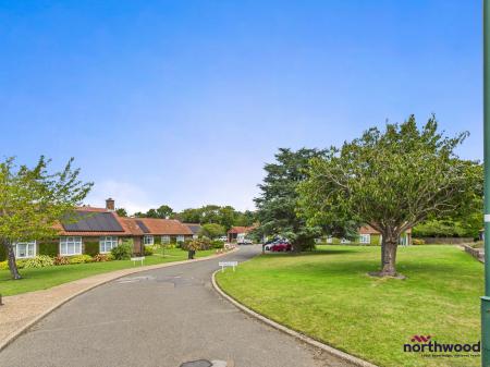 1 bedroom Bungalow to let in Farlaine Road, Willingdon, Eastbourne, BN21