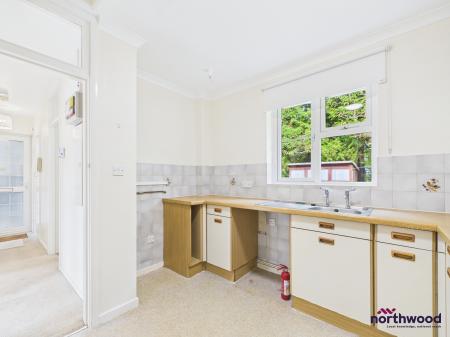 1 bedroom Bungalow to let in Farlaine Road, Willingdon, Eastbourne, BN21